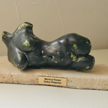 Sculptuur getiteld "Dolce Resposo" door Monica Elizabeth Roses, Origineel Kunstwerk, Keramiek