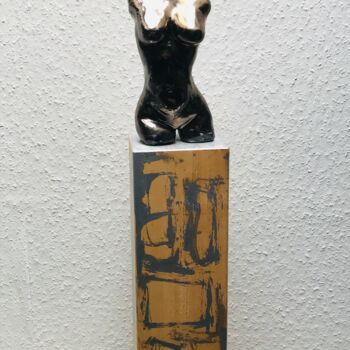 雕塑 标题为“Urban Nacked” 由Monica Elizabeth Roses, 原创艺术品, 陶瓷