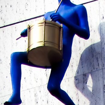 Fotografia zatytułowany „Blue Drummer” autorstwa Monika Cherkaoui, Oryginalna praca, Fotografia cyfrowa