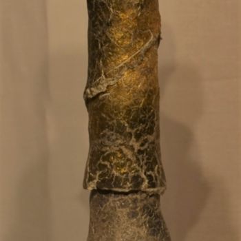 Sculpture titled "Hissa" by Monique Schoonenburg (MSC), Original Artwork, Paper maché