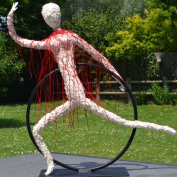 Скульптура под названием "Nue" - Monique Schoonenburg (MSC), Подлинное произведение искусства, Папье-маше