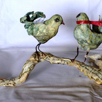 Skulptur mit dem Titel "Les deux pigeons" von Monizza, Original-Kunstwerk, Papier