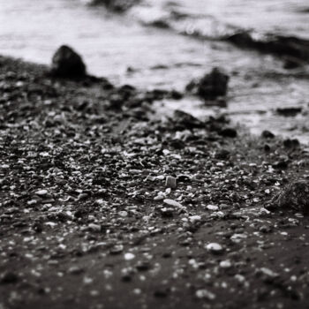 Fotografie mit dem Titel "Sea stills #1" von Monochrome Renditions, Original-Kunstwerk, Analog Fotografie