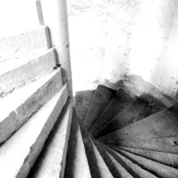 Photographie intitulée "L'escalier" par Morgane Sola Ceneda, Œuvre d'art originale
