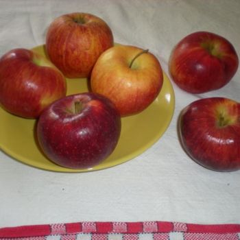Photographie intitulée "Pommes rouges" par Morgane A., Œuvre d'art originale