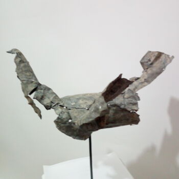 Sculpture titled "COLOMBA" by Morgese Giovanni, Original Artwork, Metals