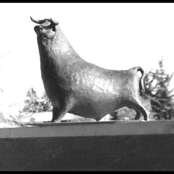 Escultura titulada "toro in ceramica" por Luciano Morosi 1930 - 1994, Obra de arte original
