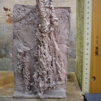 Sculpture intitulée "STELE ARBRE et MUR" par Michel Moskovtchenko, Œuvre d'art originale, Métaux