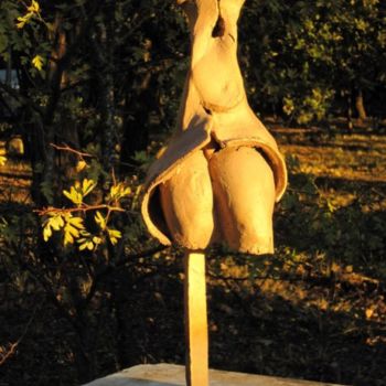 Escultura intitulada "FEMININE" por Michel Moskovtchenko, Obras de arte originais, Metais