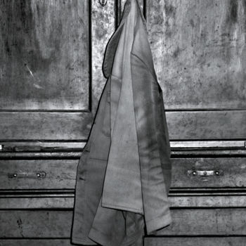 Photographie intitulée "La veste.jpg" par Pascal Moulin, Œuvre d'art originale