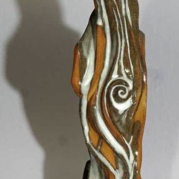 Skulptur mit dem Titel "Femme Flamme" von Muriel Frier-Gouron, Original-Kunstwerk, Keramik