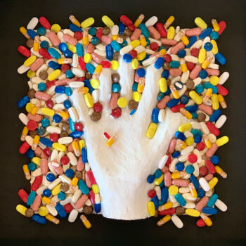 Collages intitulée "Too much. Pills." par Muriel Heinzel, Œuvre d'art originale, Collages Monté sur Panneau de bois