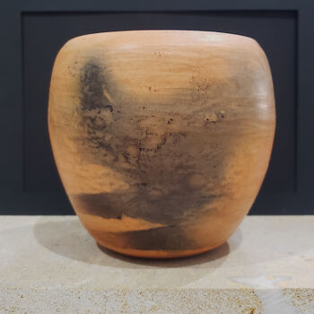 Sculpture titled "Vase enfumé" by Muriel Mougeolle, Original Artwork, Clay