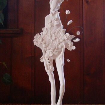 Skulptur mit dem Titel "jeune fée maladroite" von Myriam Ferrer, Original-Kunstwerk