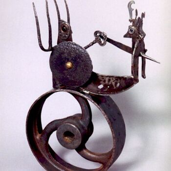 Sculpture titled "La Clef du Conflit" by Myriam Schmaus, Original Artwork, Metals