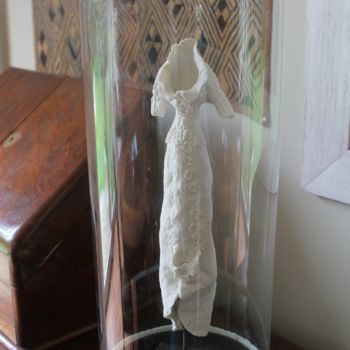 Sculpture intitulée "robe porcelaine" par Myriam Van Calster, Œuvre d'art originale, Céramique