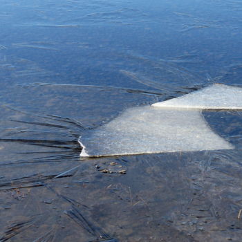 Photography titled "lac glacé 1" by Myriam Wetzstein, Original Artwork, Digital Photography Mounted on Other rigid panel