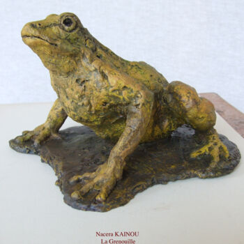 Skulptur mit dem Titel "La grenouille" von Nacera Kaïnou, Original-Kunstwerk, Terra cotta