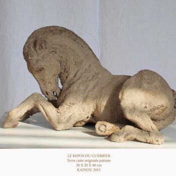 Sculpture titled "Le repos du guerrier" by Nacera Kaïnou, Original Artwork, Terra cotta