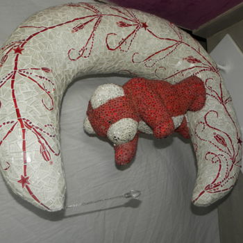 Sculpture intitulée "Petit ourson sur lu…" par Nadege Gesvres, Œuvre d'art originale, Mosaïque