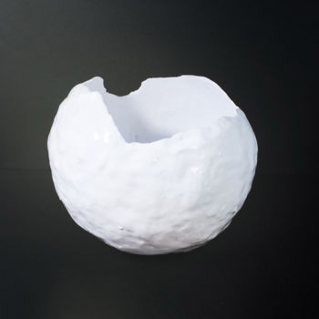 Design intitolato "White Hibiscus Cera…" da Nadia Ardis, Opera d'arte originale, Tavola arte