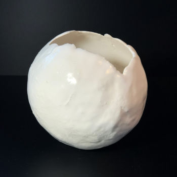 Design intitulée "White Lily Ceramic…" par Nadia Ardis, Œuvre d'art originale, Art de la table