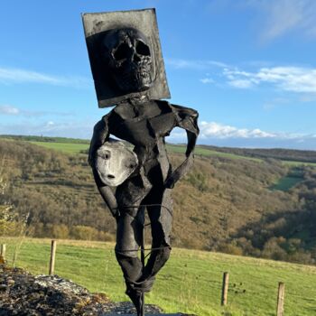 Escultura titulada "La nuit je mens" por Nadine Vergues, Obra de arte original, Fibra textil