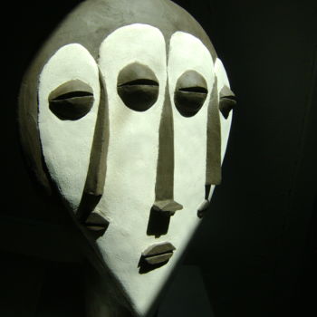 Sculpture intitulée "Masque-sculpture à…" par Nadine Trescartes (fildefériste), Œuvre d'art originale, Terre cuite