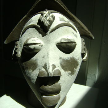 Sculpture titled "Masque sculpture Po…" by Nadine Trescartes (fildefériste), Original Artwork, Terra cotta