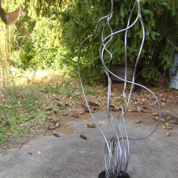Sculpture titled "flamme" by Nadine Trescartes (fildefériste), Original Artwork, Metals