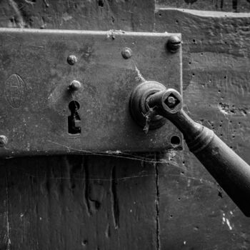 Photography titled "DOORS 041 - Poignée…" by Naep, Original Artwork, Digital Photography