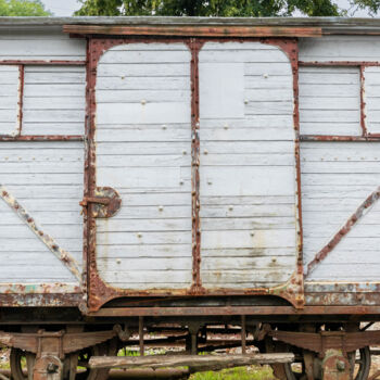 Fotografie mit dem Titel "DOORS 056 - Wagon" von Naep, Original-Kunstwerk, Nicht bearbeitete Fotografie