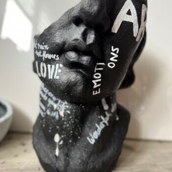 Skulptur mit dem Titel "Emotions" von Nalân Arzu Karadag, Original-Kunstwerk, Keramik