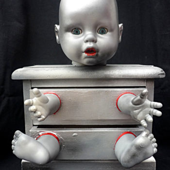 Sculpture intitulée "Bébé à tiroirs" par Nancy Cardinal, Œuvre d'art originale, Techniques mixtes