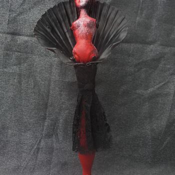 Скульптура под названием "Fée Mini T" - Nancy Cardinal, Подлинное произведение искусства, Нержавеющая сталь
