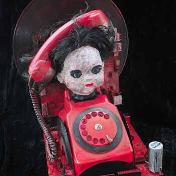 Sculpture titled "Le téléphone rouge" by Nancy Cardinal, Original Artwork, Plastic