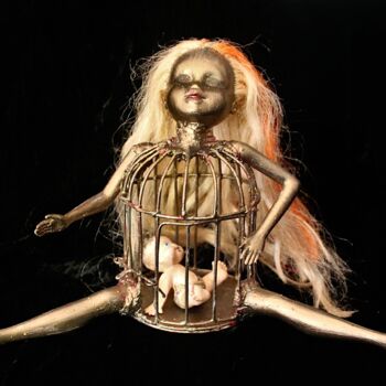 Sculpture intitulée "En prison, née" par Nancy Cardinal, Œuvre d'art originale, Plastique