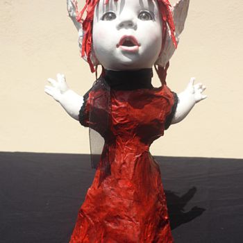 Скульптура под названием "Lutine" - Nancy Cardinal, Подлинное произведение искусства, Папье-маше