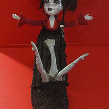 Sculpture titled "Talon habité" by Nancy Cardinal, Original Artwork, Mixed Media
