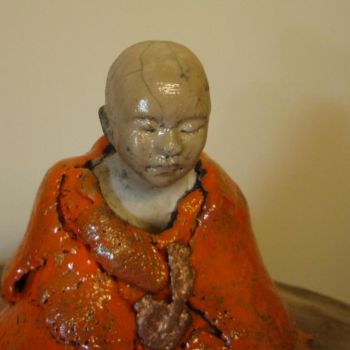 Sculpture titled "Jeune moine tibétain" by Nancy Leloup, Original Artwork, Terra cotta