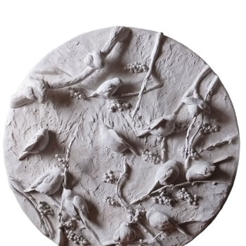Sculptuur getiteld "Pigeon milk" door Nastassia Karpenkova, Origineel Kunstwerk, Gips Gemonteerd op Houten paneel