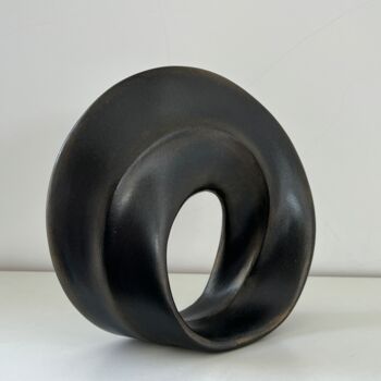 Skulptur mit dem Titel "Cycle (bronze)" von Natalia Valter, Original-Kunstwerk, Stein
