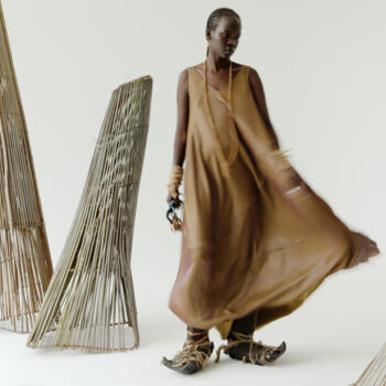 Arte textil titulada "Maxi dress with rel…" por Nataliya Gross, Obra de arte original, Tela