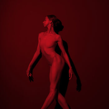 Photographie intitulée "Red shadow" par Natalya Sleta, Œuvre d'art originale, Photographie numérique