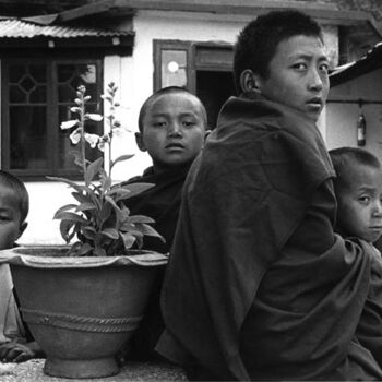 Fotografia intitulada "Enfance tibétaine e…" por Nathalie Simon, Obras de arte originais, Fotografia de filme Montado em Car…