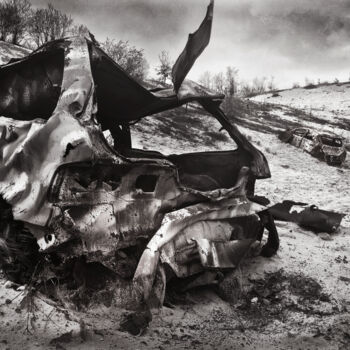 Photographie intitulée "Carcasse sur la dune" par Nathalie Simon, Œuvre d'art originale, Photographie numérique