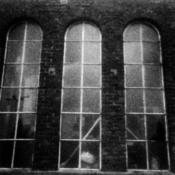 Photographie intitulée "Broken Window" par Neonitrus, Œuvre d'art originale
