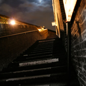 Photographie intitulée "Camden stairs." par Nico Cofu Arach, Œuvre d'art originale