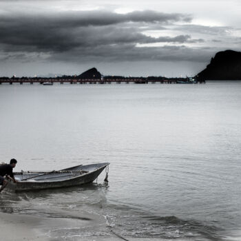 Photographie intitulée "Prendre la mer" par Nico Cofu Arach, Œuvre d'art originale