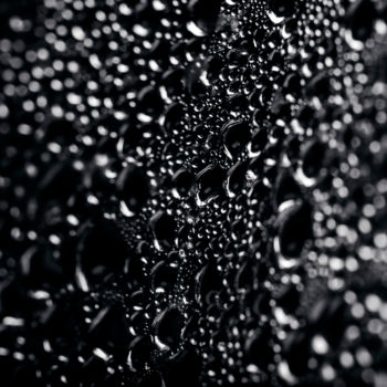 Photographie intitulée "Pluie de noir" par Nicolas Bernié, Œuvre d'art originale